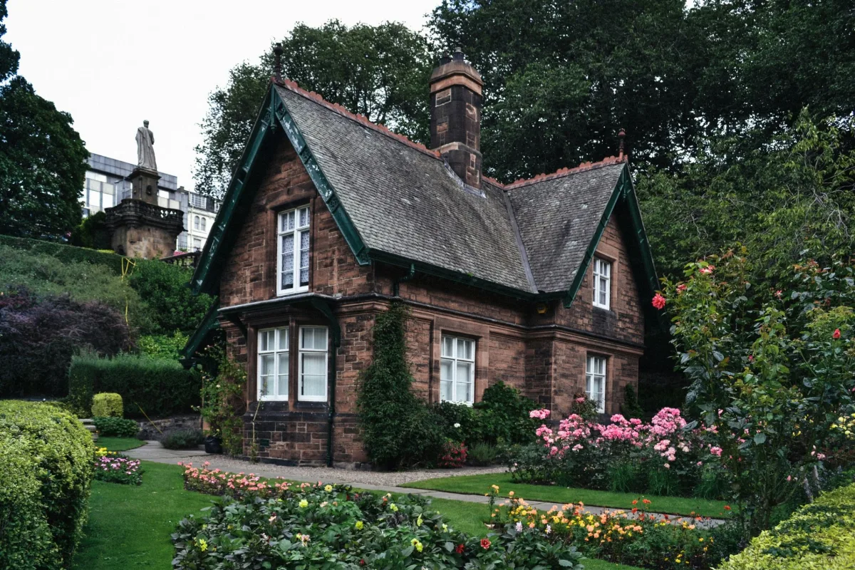 Charming Victorian Cottage with Rose Garden