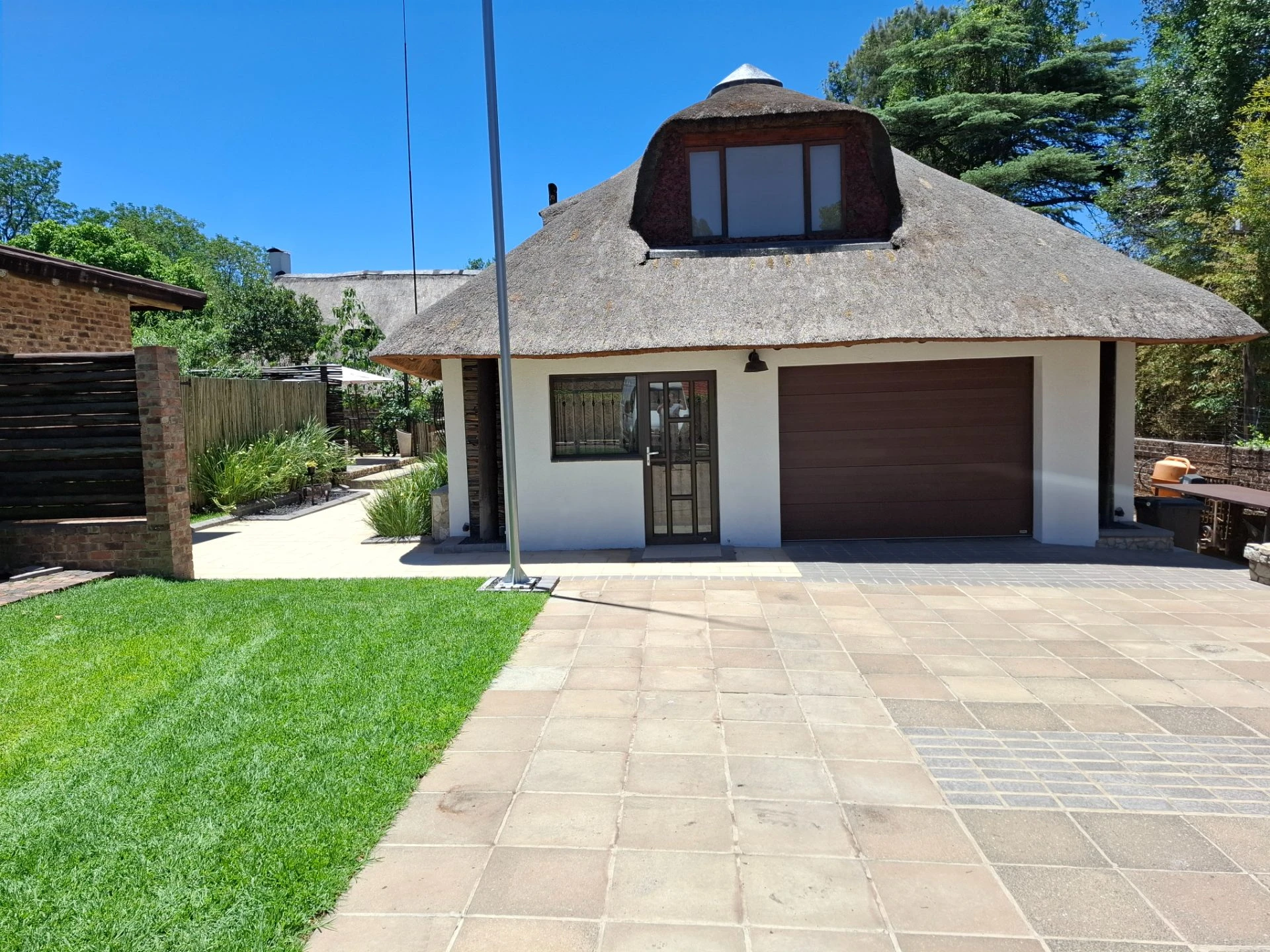 To let, 2 bedroom, 2 bathroom cottage, furnished, undefloor heating...
