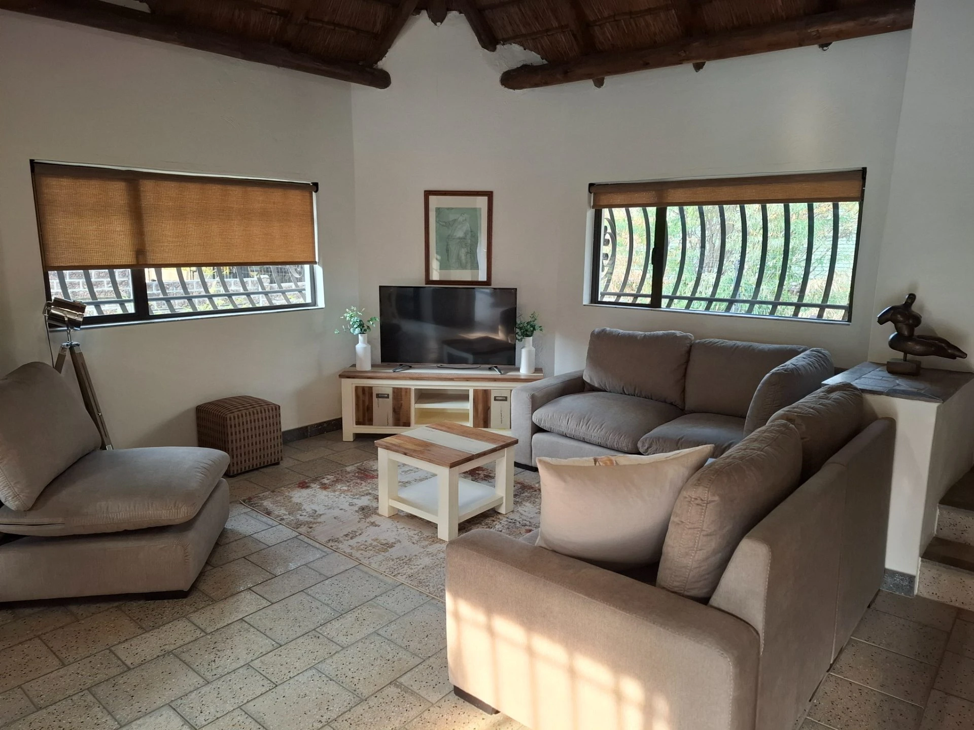 To let, 2 bedroom, 2 bathroom cottage, furnished, undefloor heating...